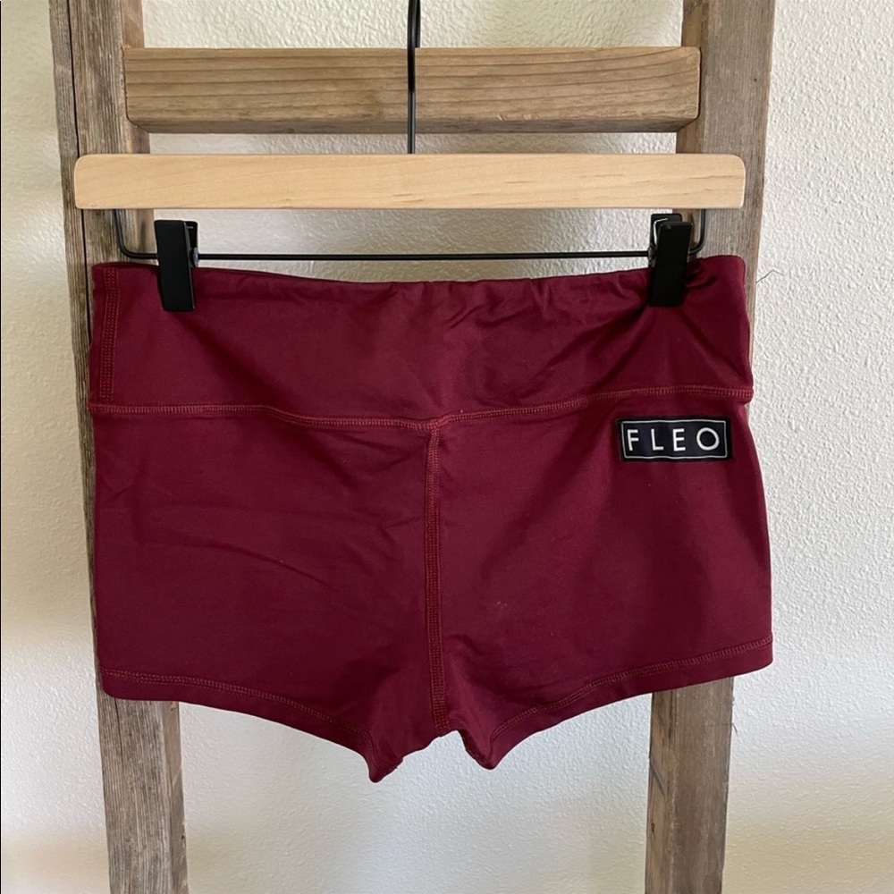 Fleo shorts//Maroon